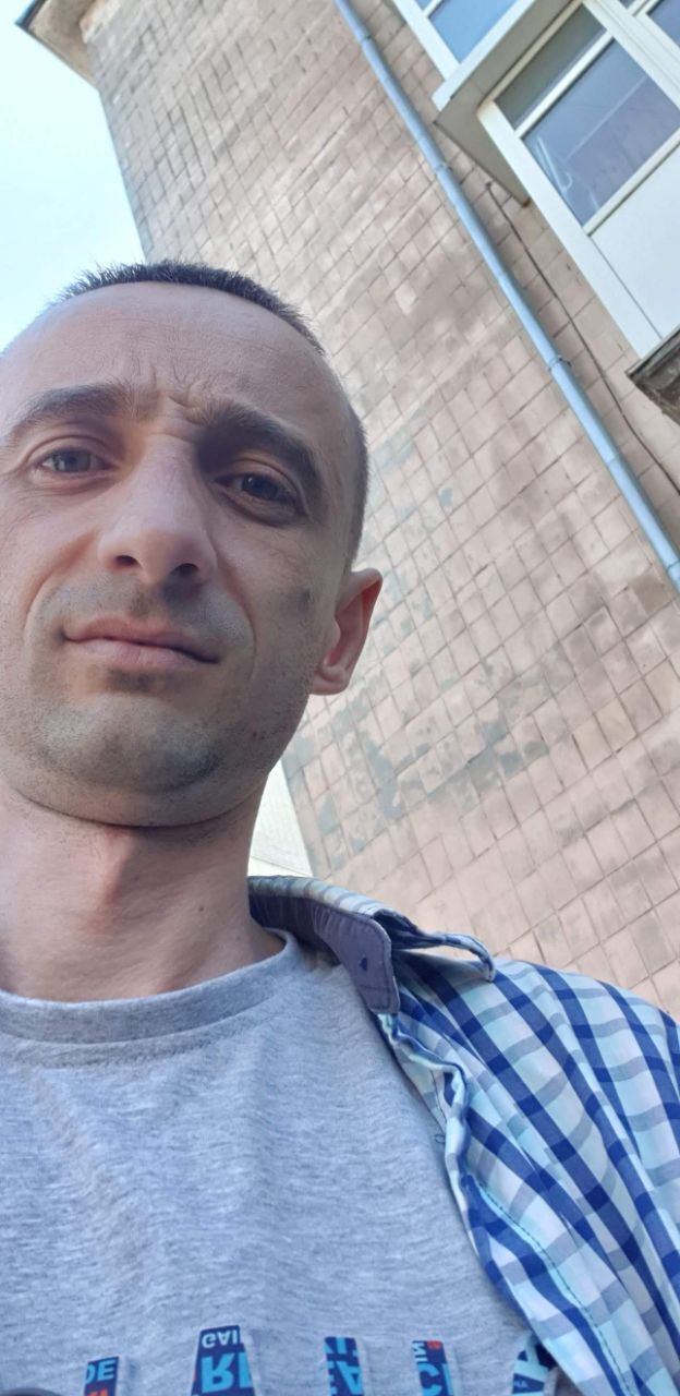  22756702  Viktor, 39 ,    
