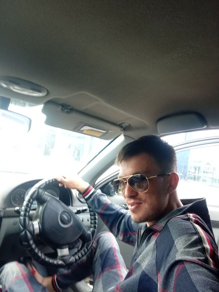  31316442  Nikolas, 34 ,    