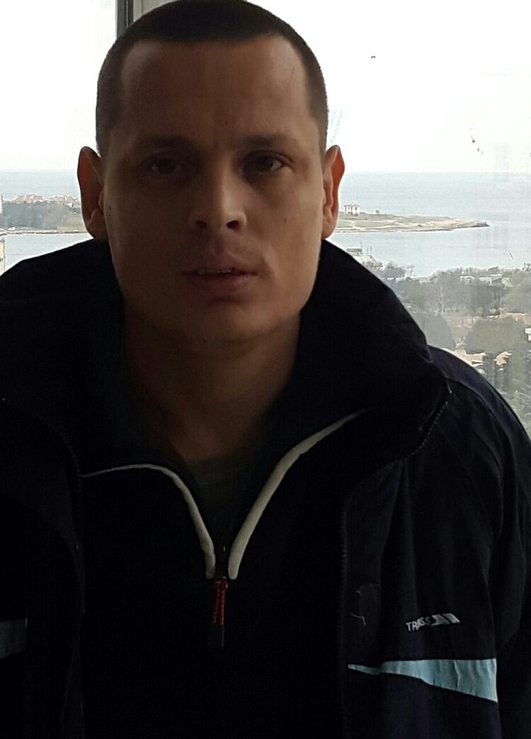  ,   Viktor, 28 ,   