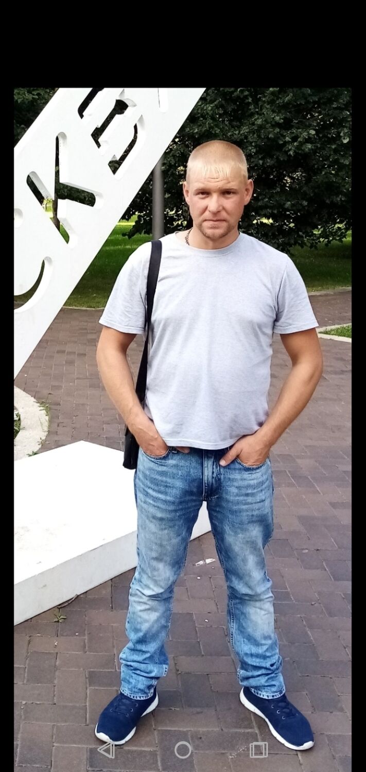  25472042  Evgenii, 39 ,    