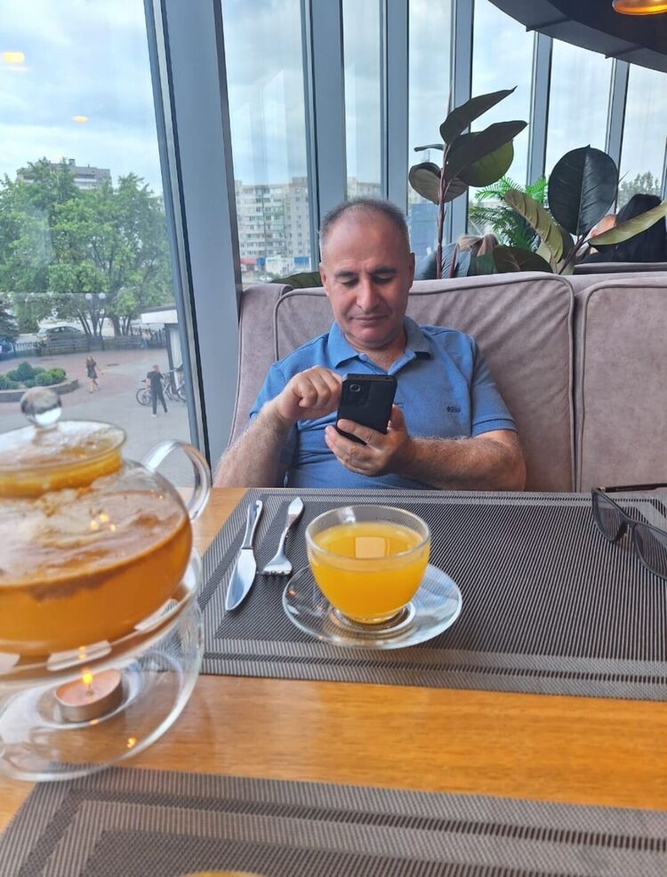  52363532  Hakan, 51 ,    -