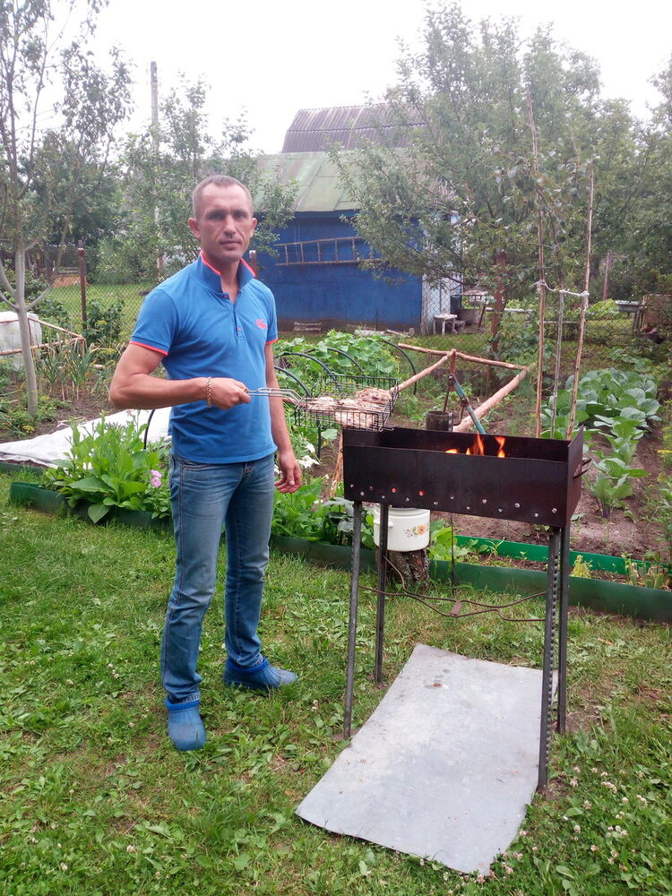  ,   Dima, 44 ,  