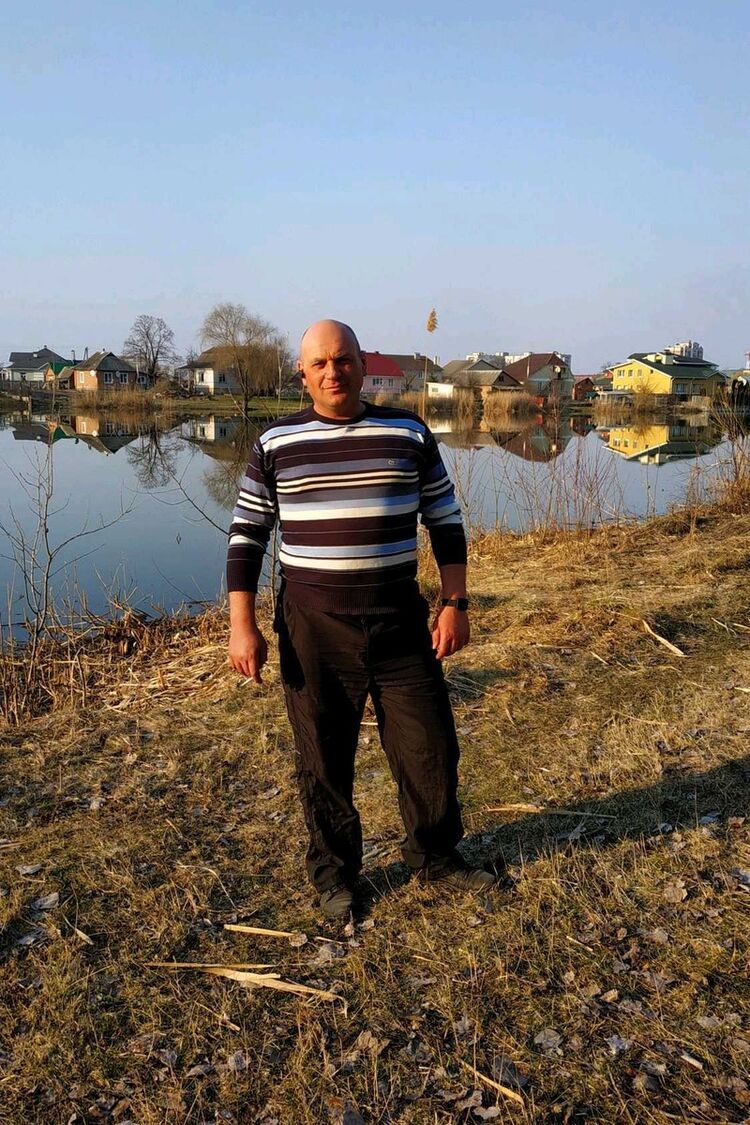  17641182  Sergei, 49 ,    