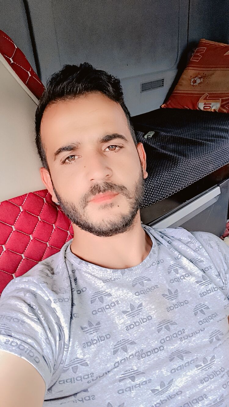  45893212  Emre, 28 ,    