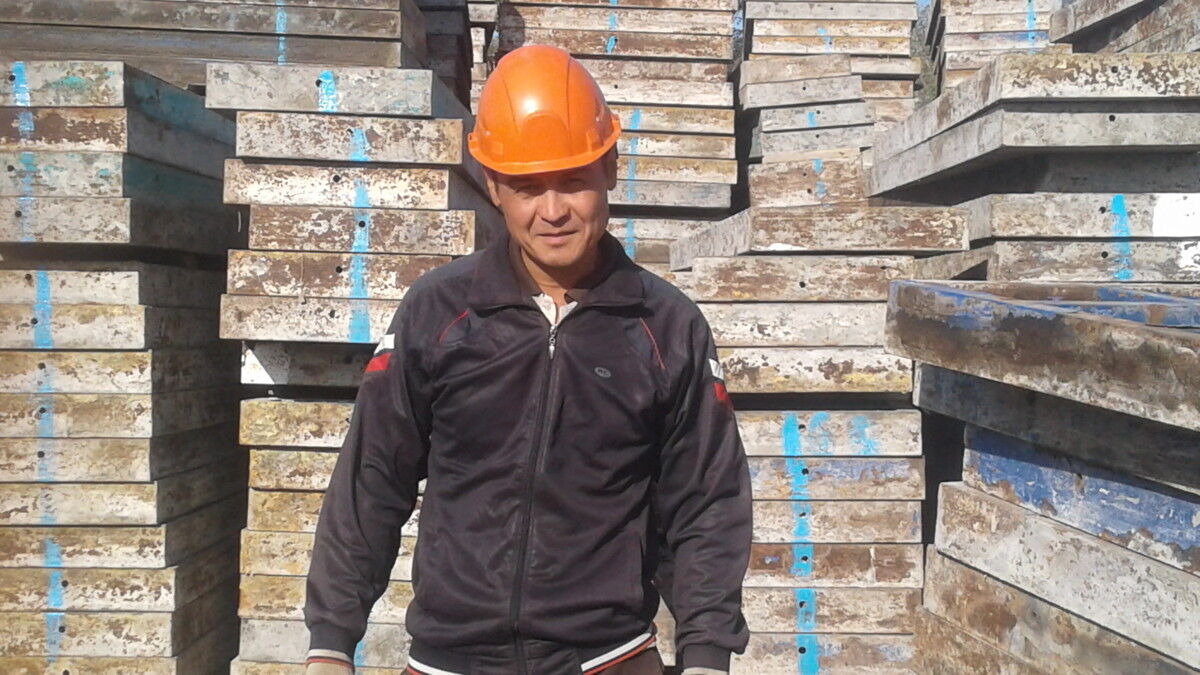 13705702  Sindor, 42 ,    --