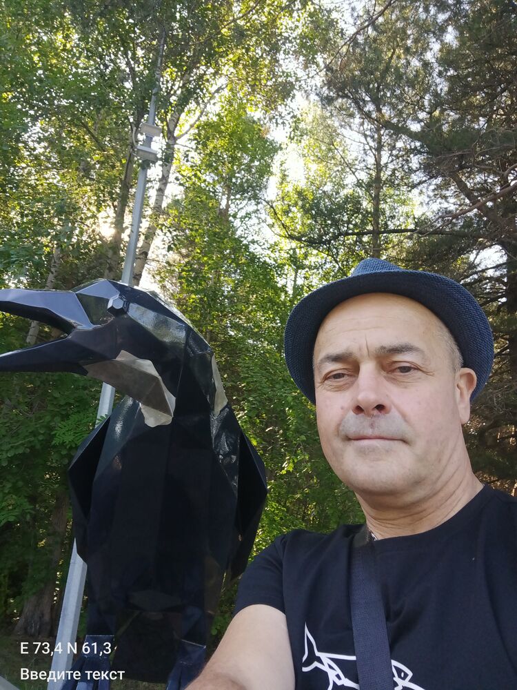  52282942  Pavel, 53 ,    