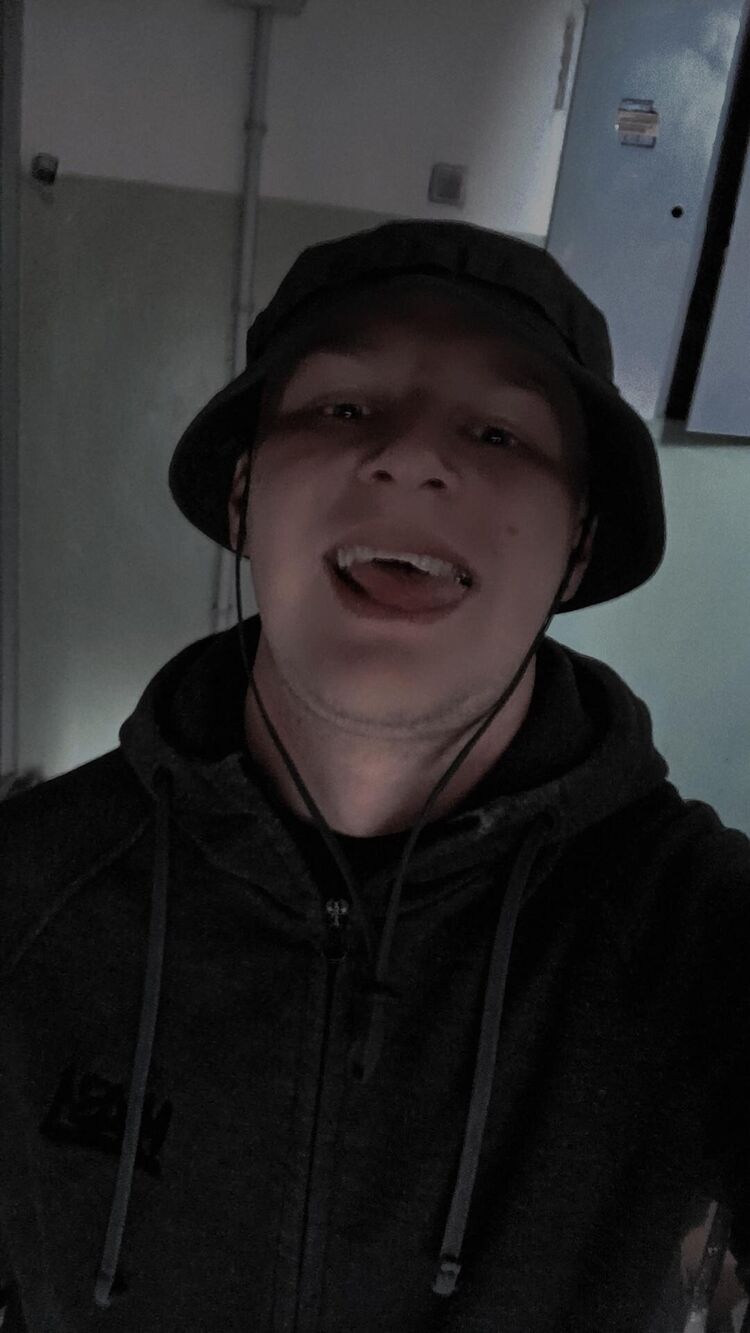  43361972  Zhora, 27 ,    