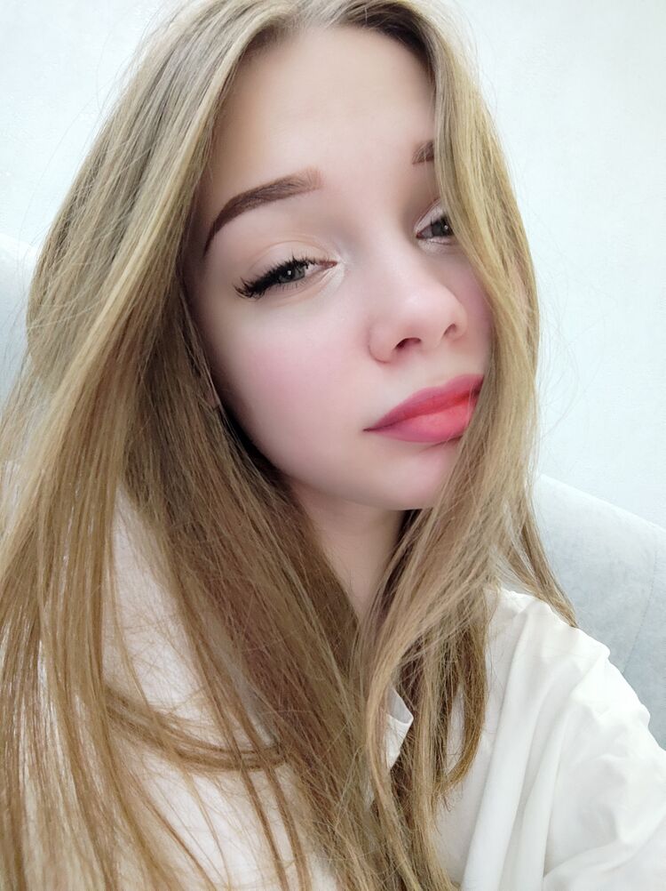 43586102  Arina, 19 ,    