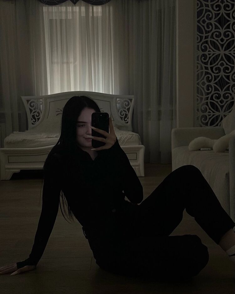  52040692  , 24 ,    
