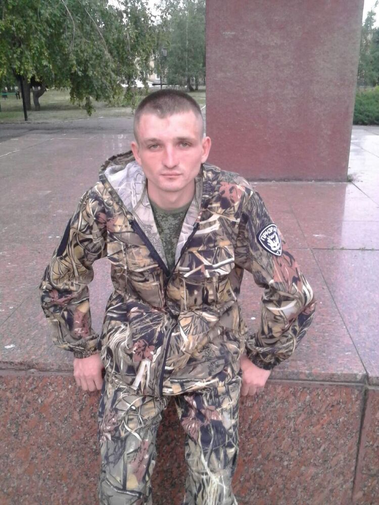  20318312  Viktor, 32 ,    