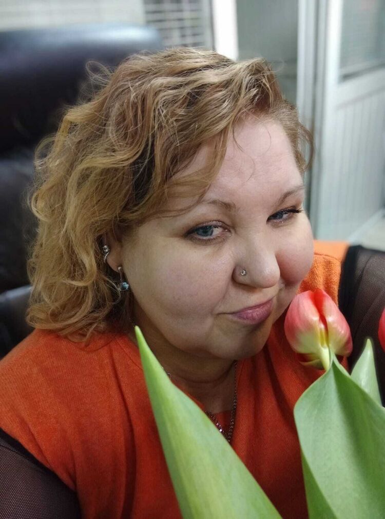  43796182  Elena, 48 ,    