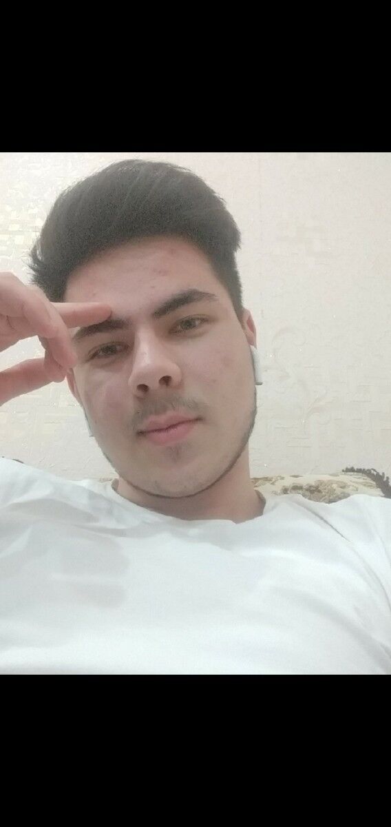  18611162  Kamil, 24 ,    