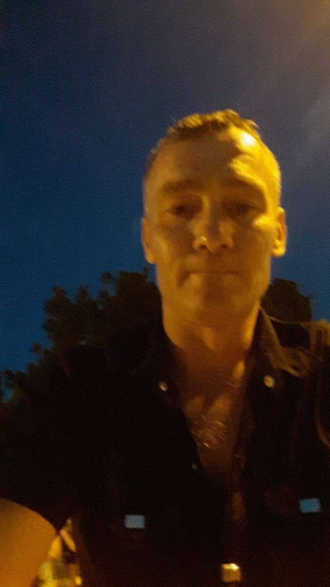  8101042  VOVA, 47 ,    