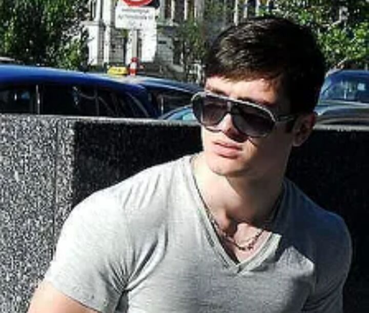  39285262  Artur, 22 ,    