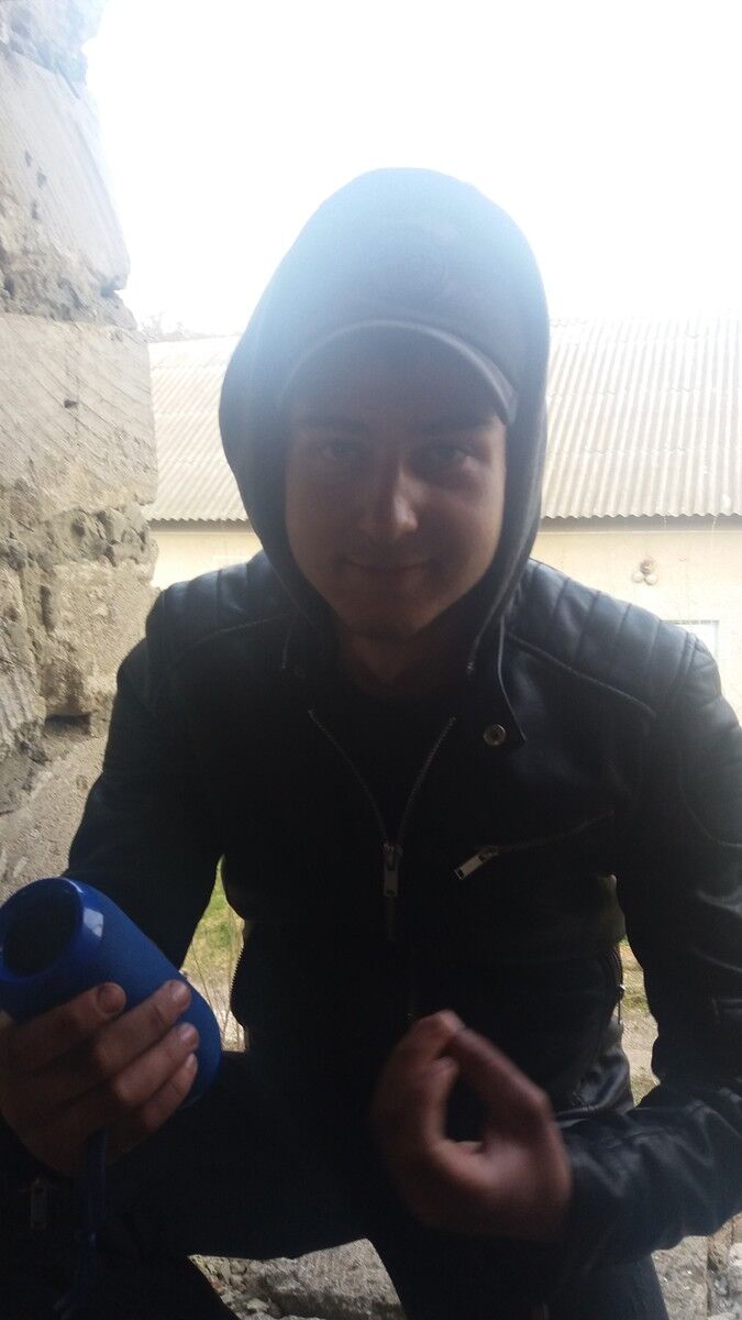  17006382  Cristian, 23 ,    Praha