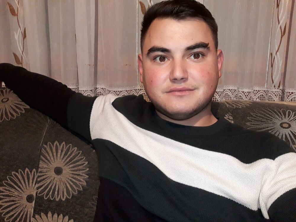  21477612  Lazar, 29 ,    