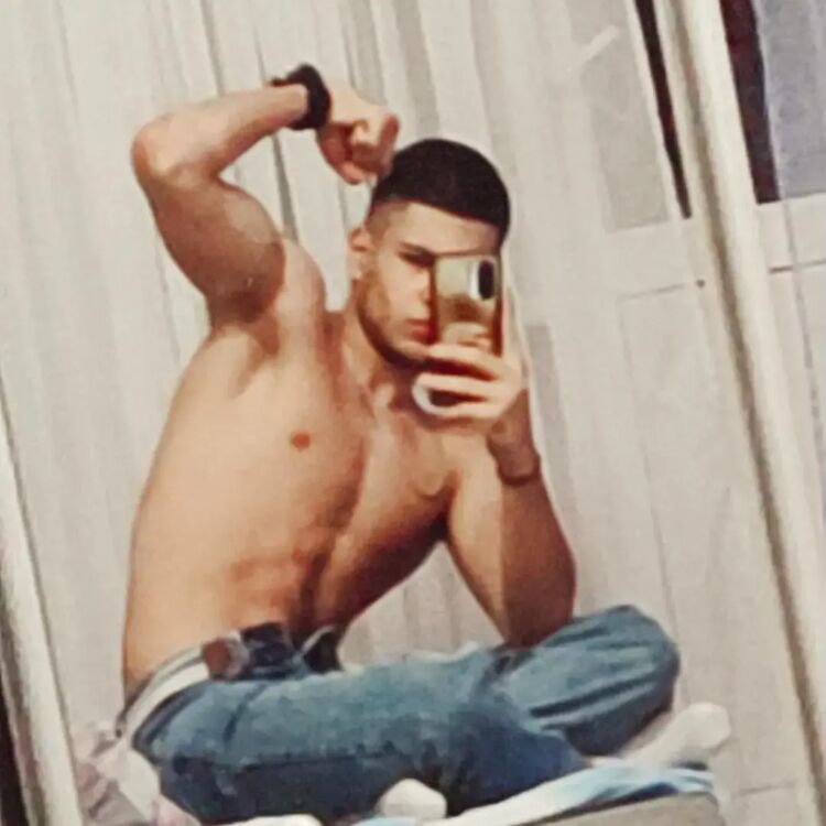  ,   Arthur, 21 ,   ,   