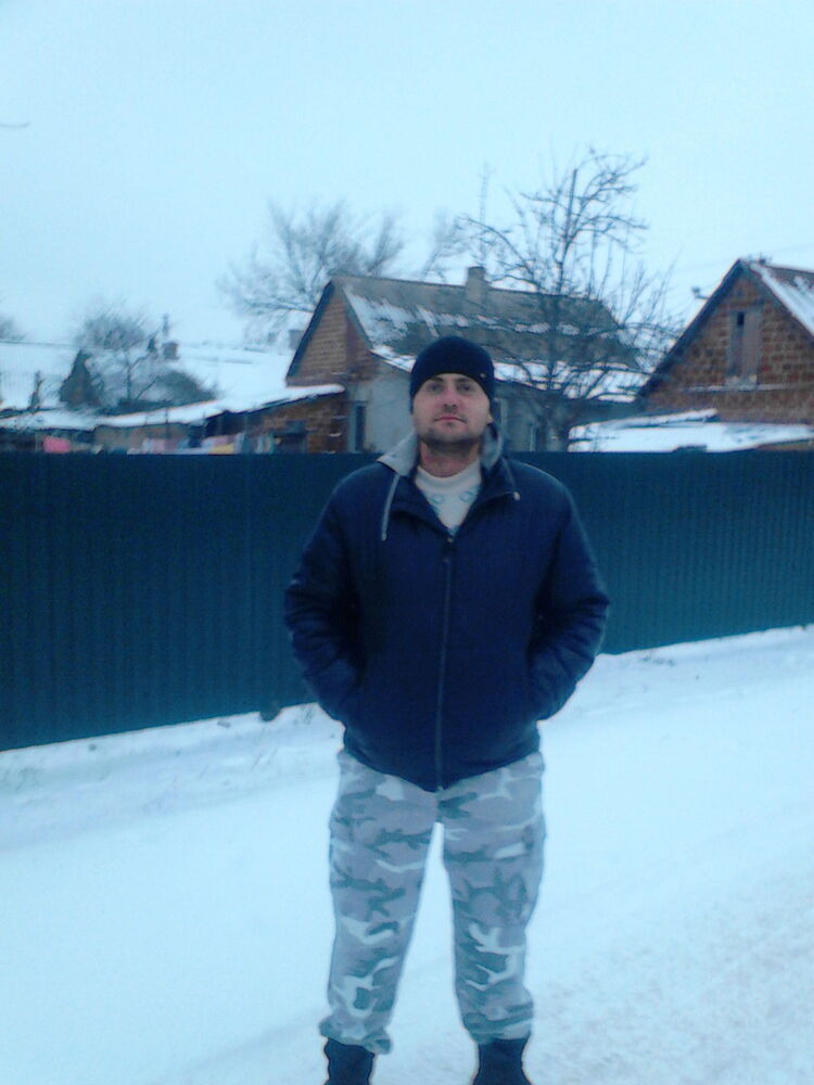  15440072  Roman, 37 ,    