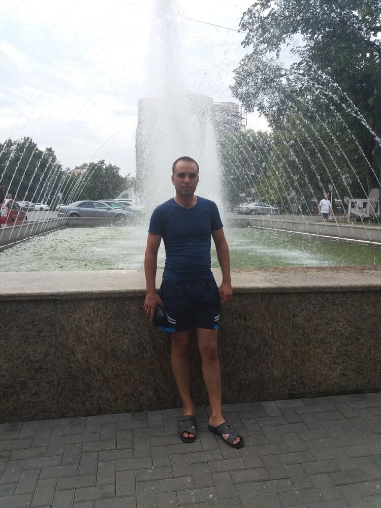  10975292  Denis, 33 ,    