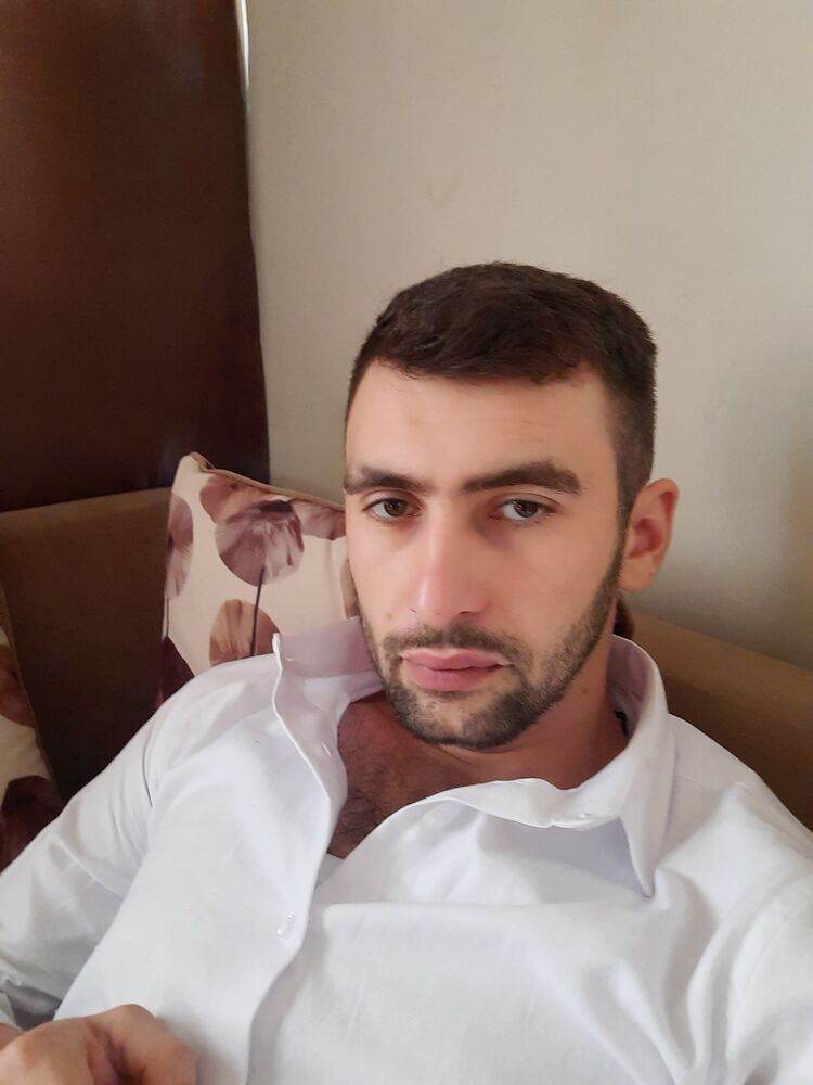  53577322  Isahak, 27 ,    