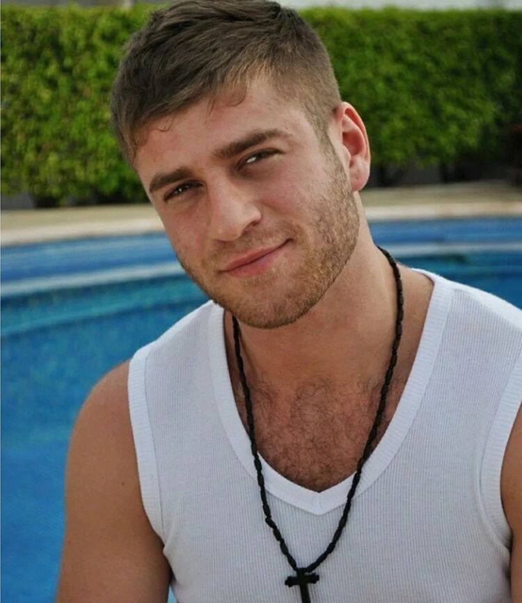  54120972  Kamil, 32 ,    