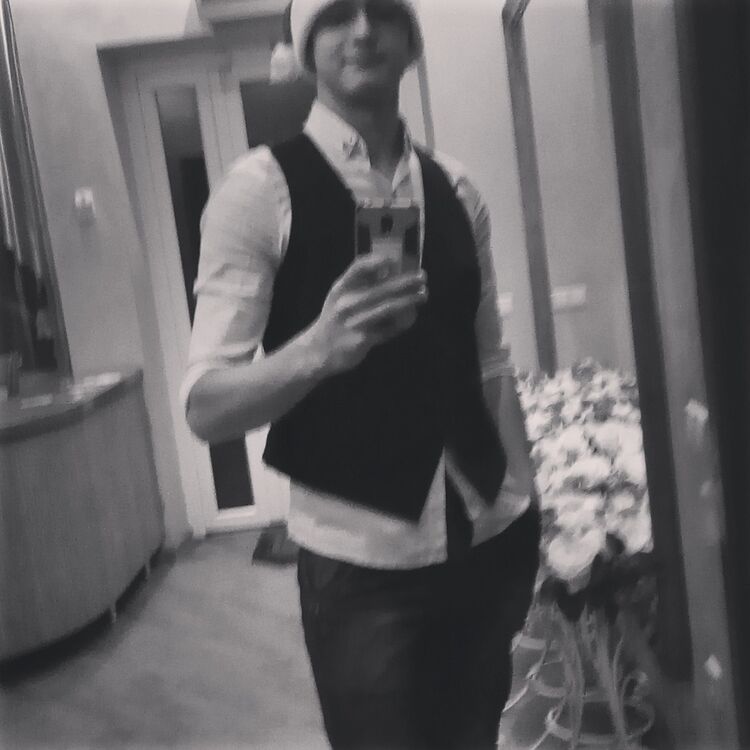  14708702  Vlad, 25 ,     