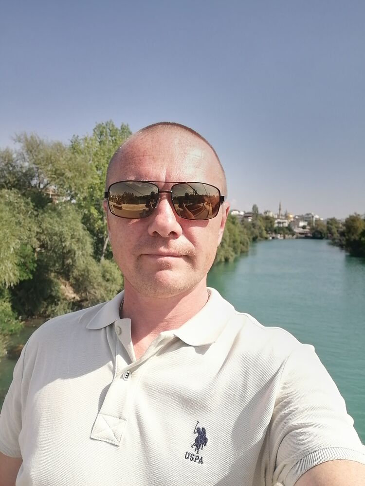  30133372  Viktor, 45 ,     