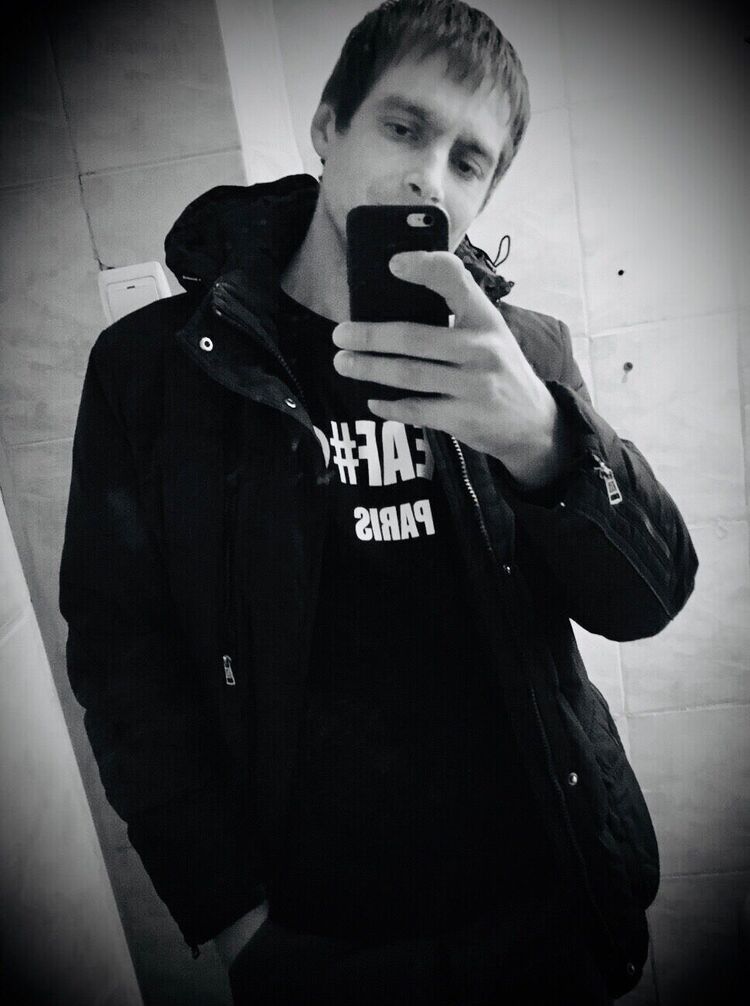  23502182  Vladimir, 37 ,    