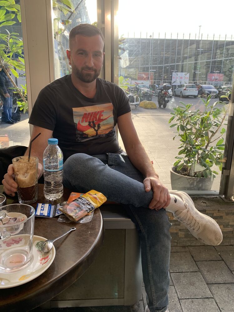  ,   Roland, 33 ,   ,   