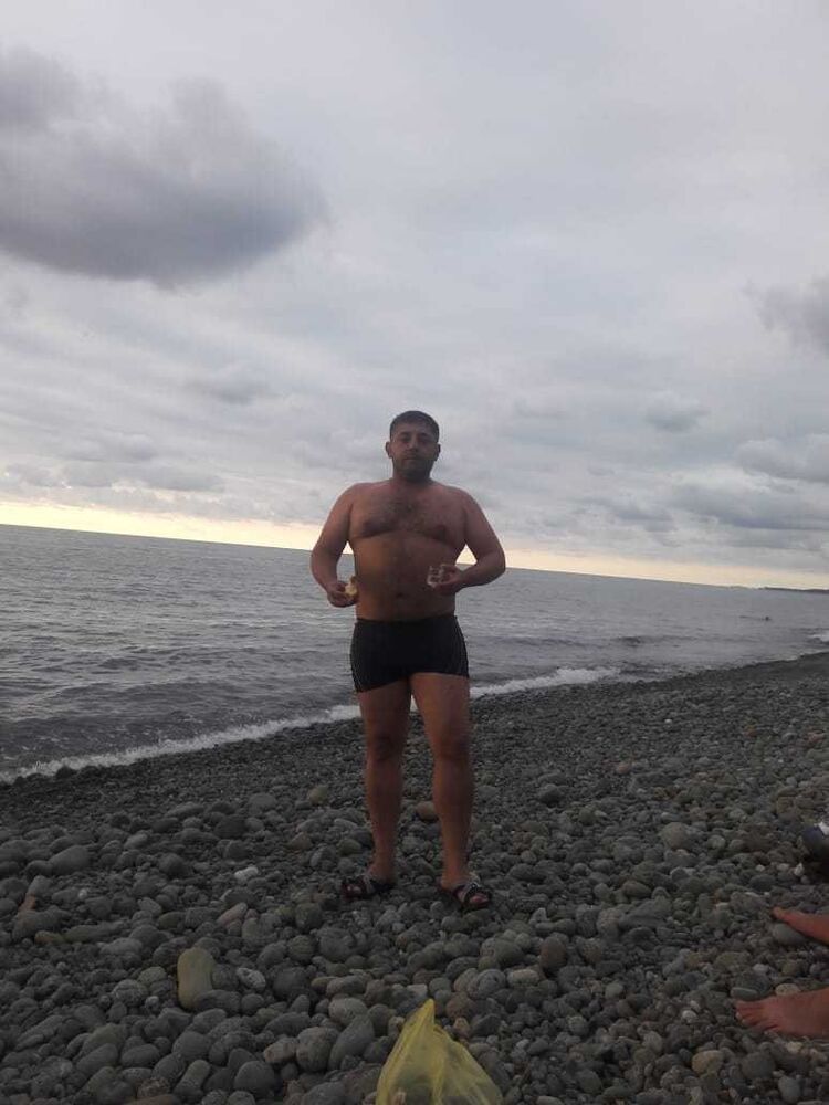  ,   Artur, 41 ,     , c 