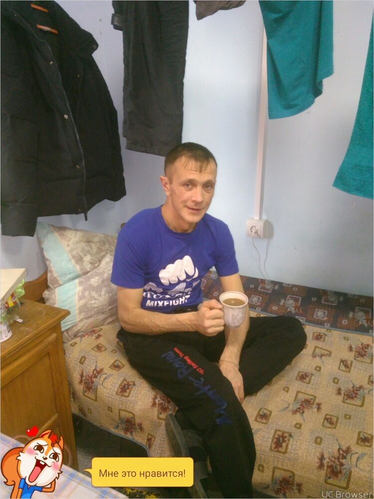  10929612  Viktor, 47 ,    
