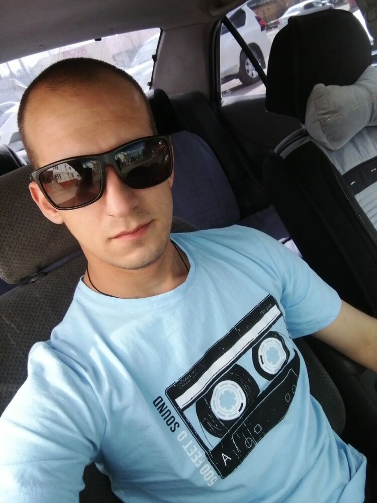  42674792  Anton, 29 ,    