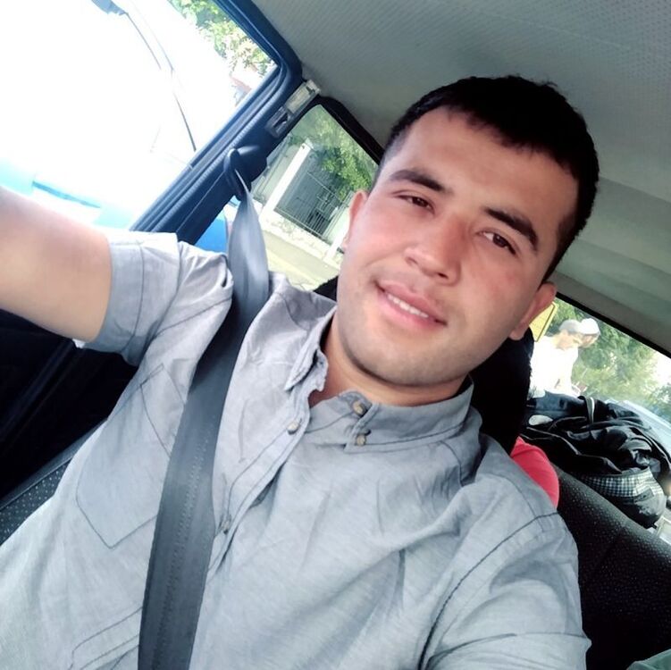  35581412  Omadbek, 26 ,    