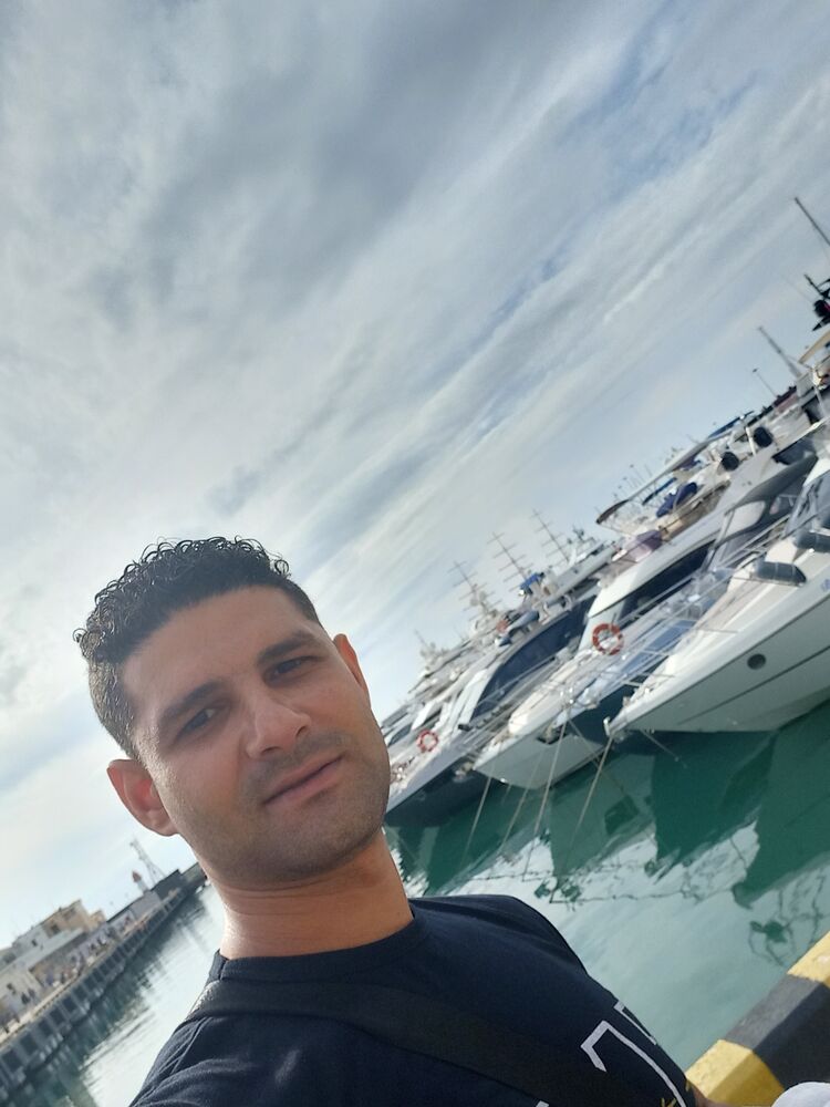  46961482  , 32 ,    