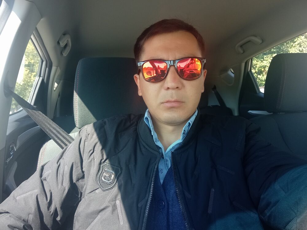  25861692  Azamat, 31 ,    