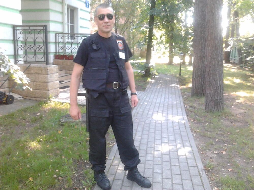 Работа в охране минск. Охранник Беларусь. Фото ищем охранника на телефоне 500 рублей.