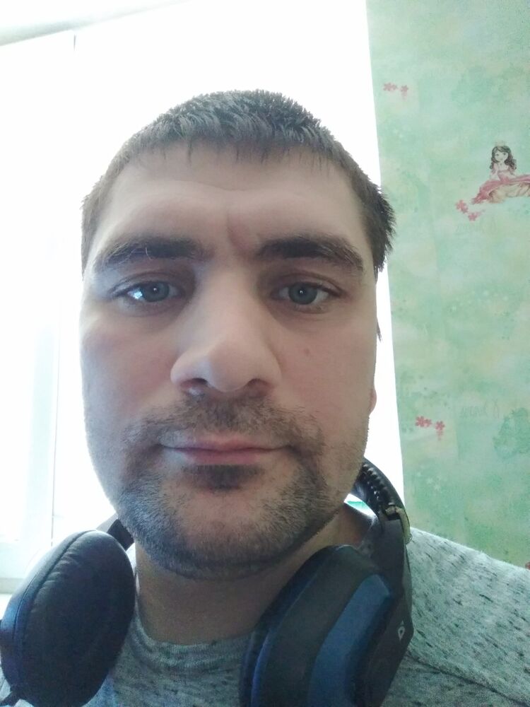  ,   Serge, 41 ,   