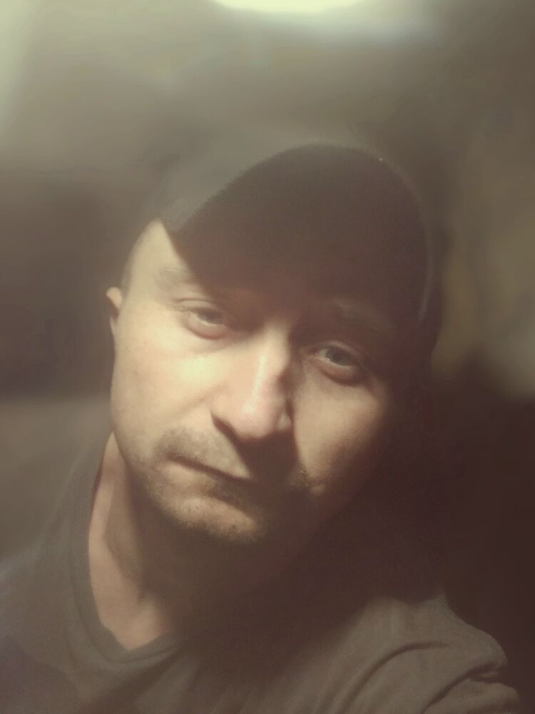  40576812  Goust, 34 ,    -