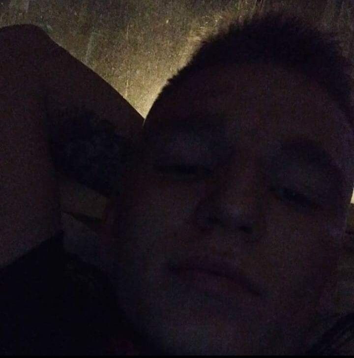  32031332  Viktor, 25 ,    