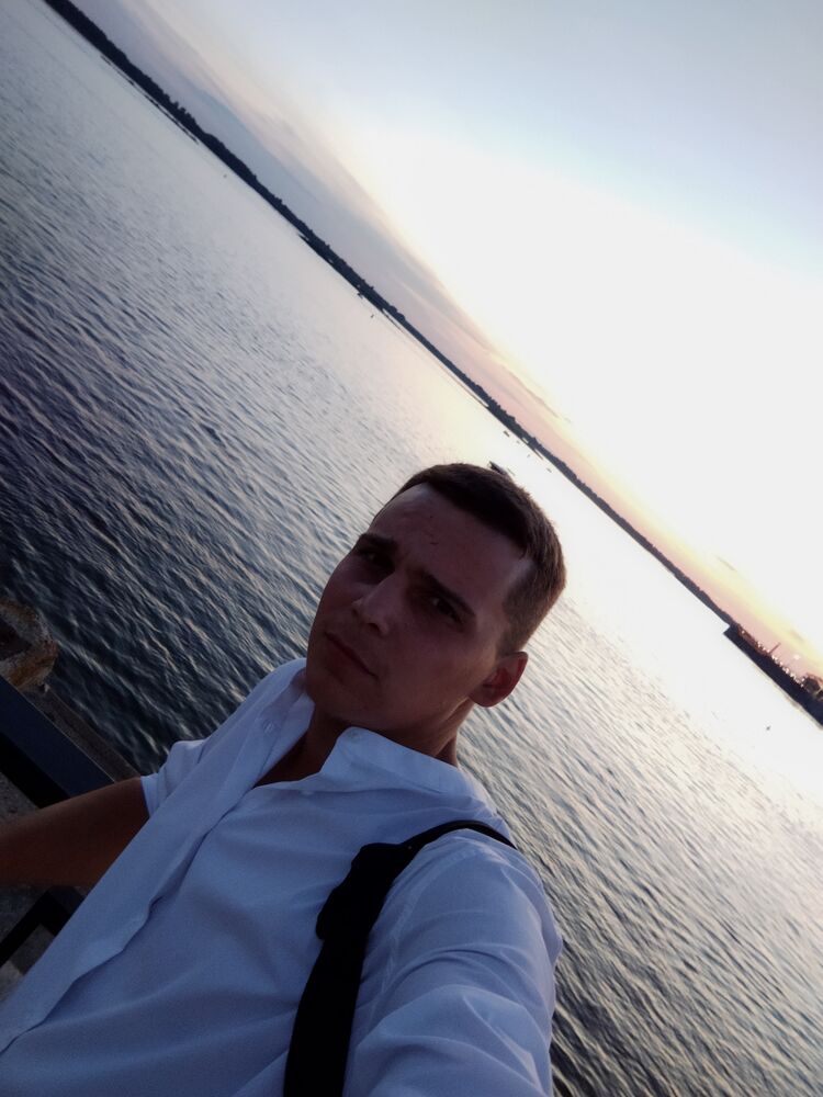   ,   Alex, 27 ,   ,   , c , 
