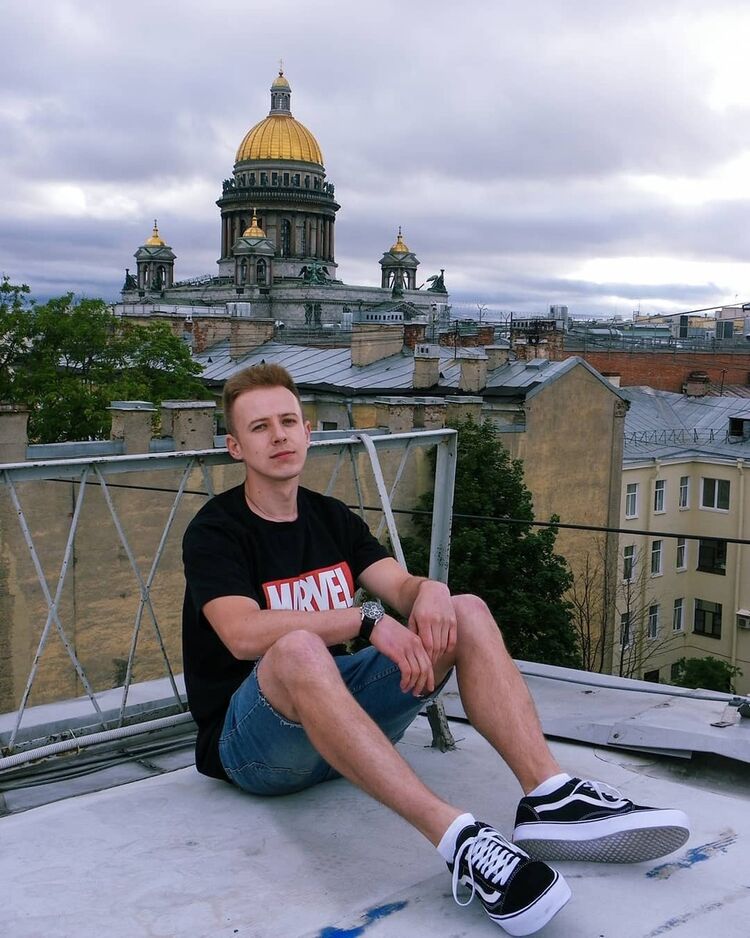  ,   Maksym, 33 ,  