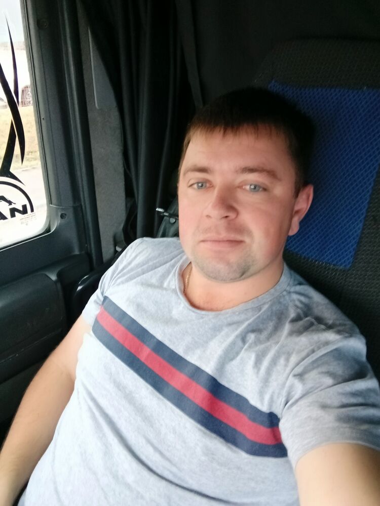  48130272  Ivan, 34 ,    