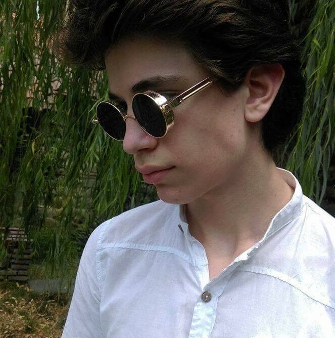  10661042  Nikusha, 26 ,    