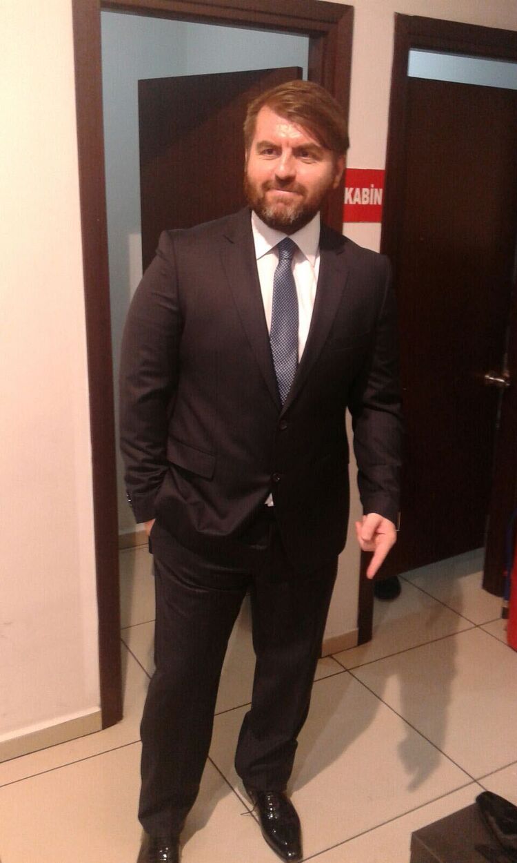 24721582  Ozer, 49 ,    