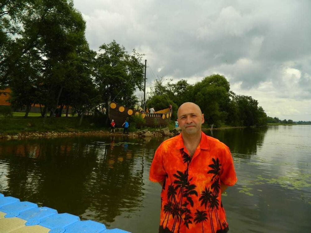  13046132  Oleg, 47 ,    