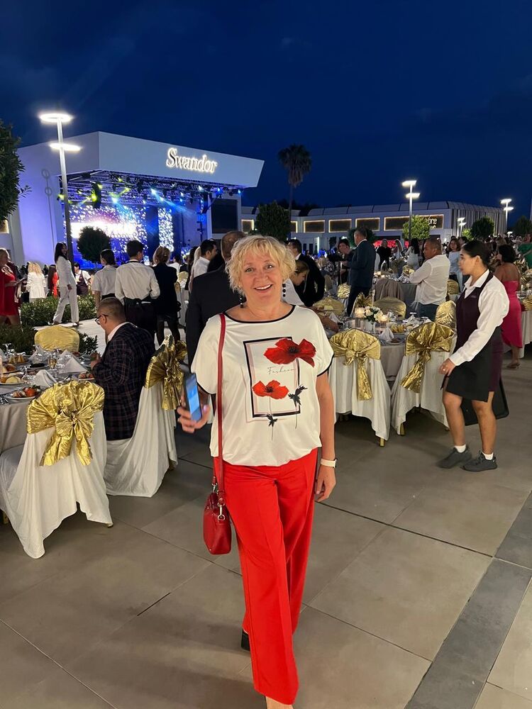  48352242  Svetlana, 56 ,    