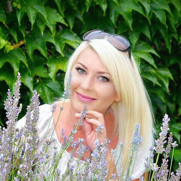  22007012  Lena, 38 ,    