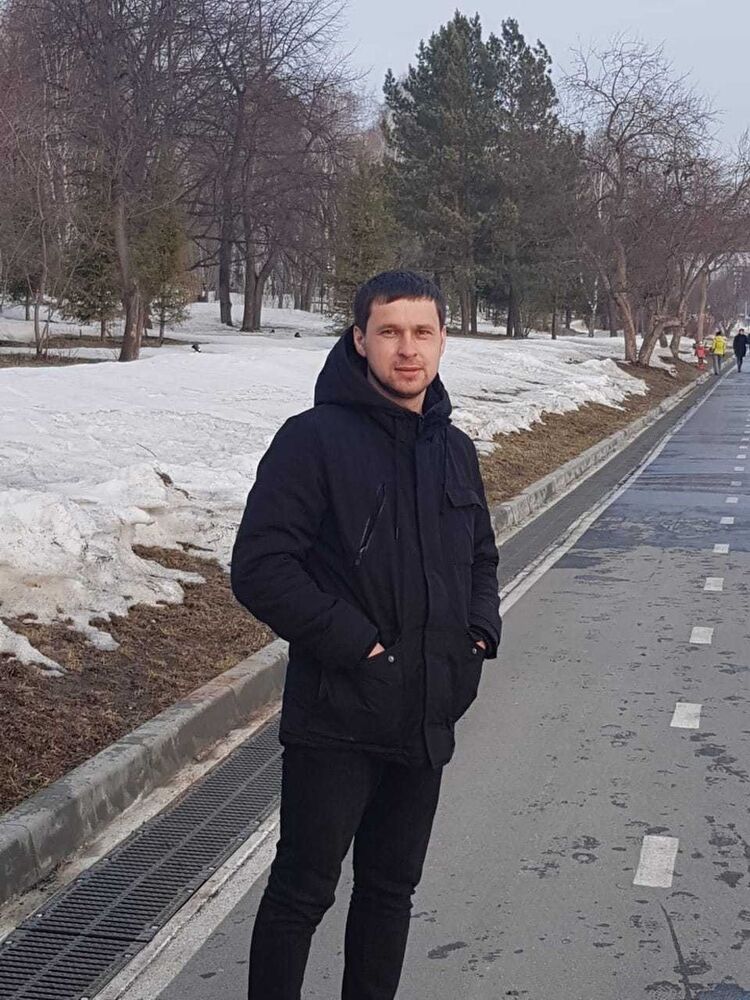  ,   Evgeni, 37 ,   ,   , c 