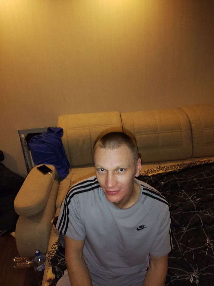  48090482  Mikhail, 45 ,    