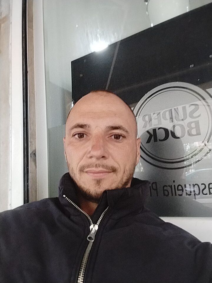  42161112  Alex, 37 ,    